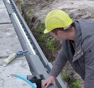 Schema van Isotras plaatsing bij balkenfundering met vrijdragende vloer